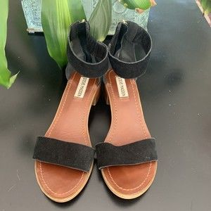 Steve Madden Darcie Sandals size 8 Black Suede upper block heel